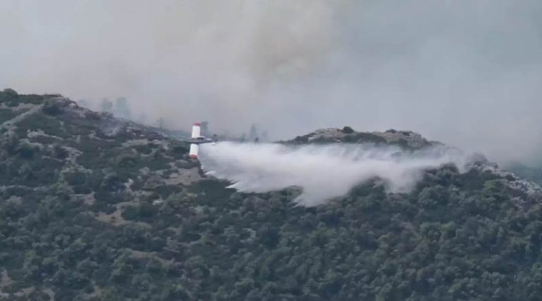Συγκλονιστικά πλάνα από το συντονιστικό ελικόπτερο της Πυροσβεστικής από την φωτιά στην Πάρνηθα (βίντεο)