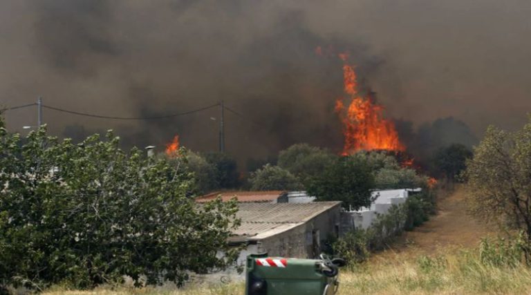 Φωτιές: Συνεχίζεται η συνδρομή της Περιφέρειας Αττικής στο έργο της Πυροσβεστικής Υπηρεσίας