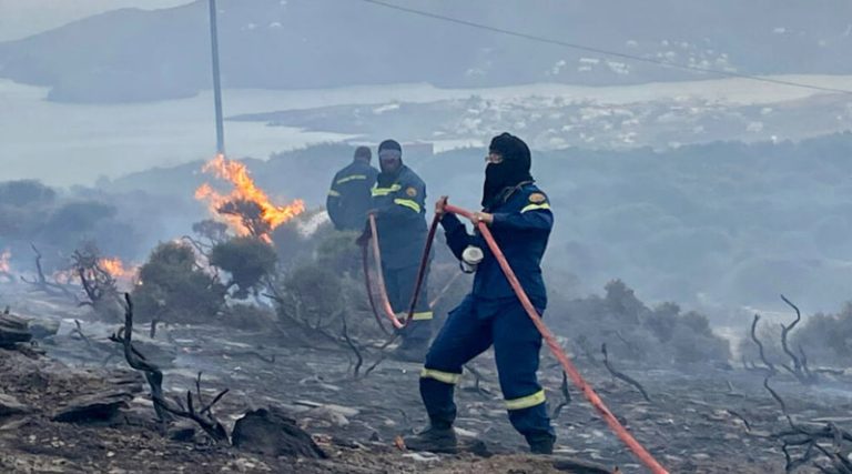 Φωτιές: Συνεχίζεται η μάχη  με τις φλόγες στην Άνδρο – Αναζωπυρώσεις σε Πάρνηθα, Έβρο
