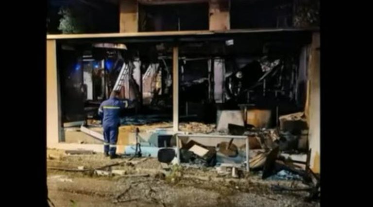 Φωτιά σε γνωστό εστιατόριο – Καταστράφηκε ολοσχερώς! (βίντεο)