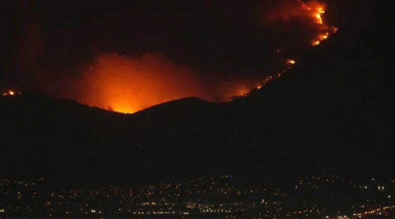 Πάρνηθα: Έκρηξη φωτιάς από το «φαινόμενο της καμινάδας» – Τι είναι και πώς δημιουργήθηκε σε χαράδρα – Τι λέει ο Δήμαρχος Αχαρνών
