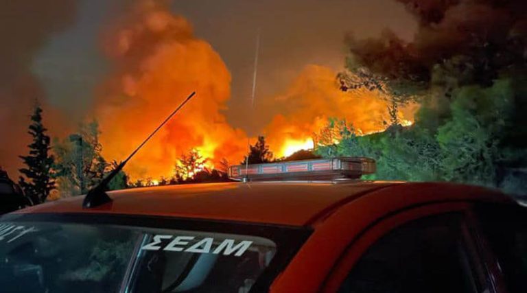 Το Σωματείο Εθελοντών Δασοπυροσβεστών Μαραθώνα στην κατάσβεση της φωτιάς στην Πάρνηθα