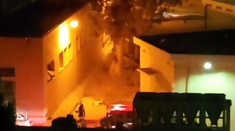 Νέα φωτιά στο Κρατικό Νοσοκομείο, στις φλόγες τυλίχθηκε ισόγεια αποθήκη και διάδρομος – Δείτε βίντεο
