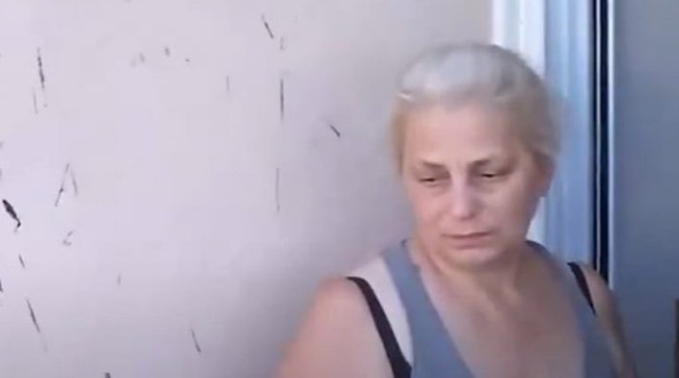 Μενίδι: Συγκλονίζει ιδιοκτήτρια σπιτιού που κάηκε – «Με τράβαγε ο αστυνομικός, δεν ήθελα να φύγω… Είμαι χαμένη» (βίντεο)