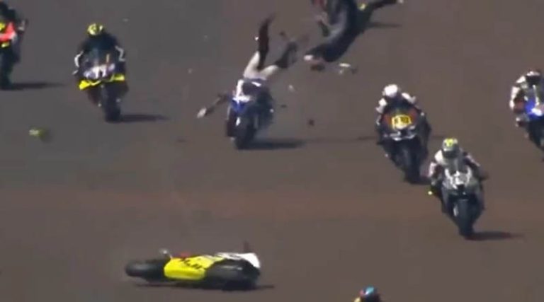 Σοκαριστικό δυστύχημα με δύο νεκρούς αναβάτες σε αγώνα Moto1000 GP στη Βραζιλία