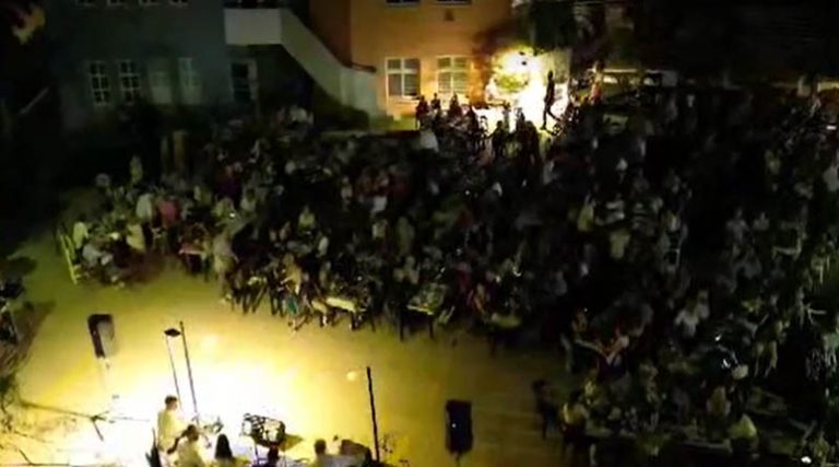 Νέα Μάκρη: Σχεδόν 500 άτομα στο μουσικό γλέντι στον Προφήτη Ηλία στην Ανατολή (βίντεο)