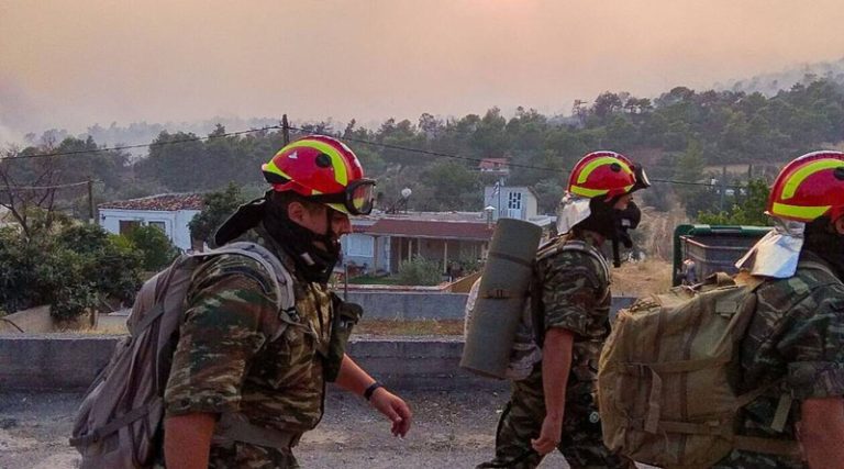 Ενισχύεται η συνδρομή των Ενόπλων Δυνάμεων στις προσπάθειες κατάσβεσης των πυρκαγιών