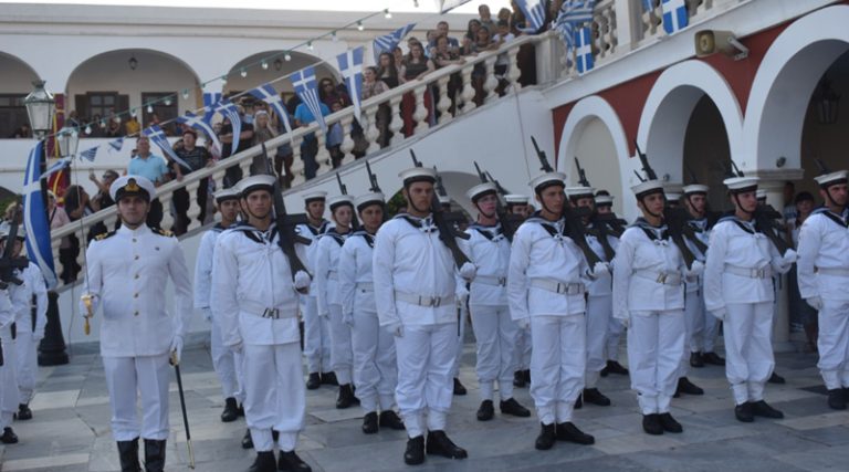 Συγκίνηση και δέος στην Τήνο: Ο Εθνικός Ύμνος από το Πολεμικό Ναυτικό