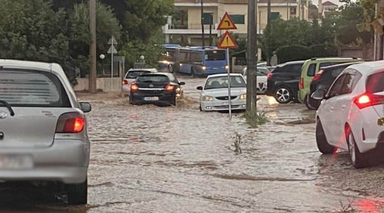 Κακοκαιρία Daniel: Πλημμύρισαν οι δρόμοι σε Σπάτα και Αρτέμιδα! (φωτό)