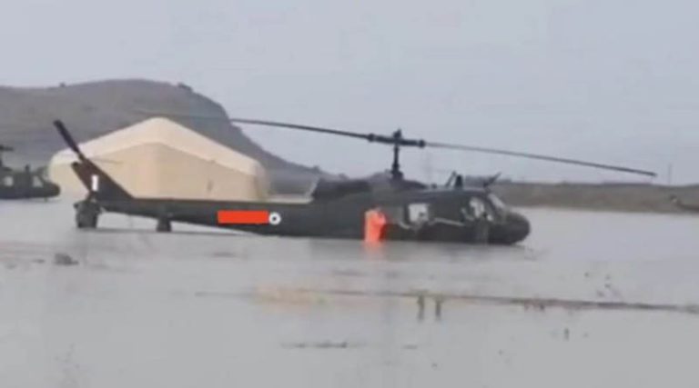 Απίστευτες εικόνες! Πλημμύρισε η βάση της 1ης ΤΑΞΑΣ στο Στεφανοβίκειο – «Ανενεργό» το ελικόπτερο που βούλιαξε, λέει το ΓΕΣ