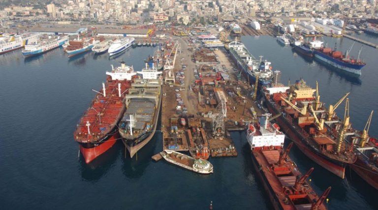 Ατύχημα στα ναυπηγεία Περάματος – Εργάτης έπεσε μέσα σε φορτηγό πλοίο στη διάρκεια επισκευών