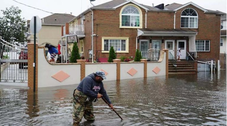 Lockdown έφεραν οι σαρωτικές πλημμύρες στη Νέα Υόρκη – Σπίτια και δρόμοι ποτάμια