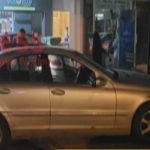 Καραμπόλα 3 αυτοκινήτων – Το ένα μπήκε σε  ιχθυοπωλείο – Μεθυσμένος ο ένας οδηγός! (βίντεο)