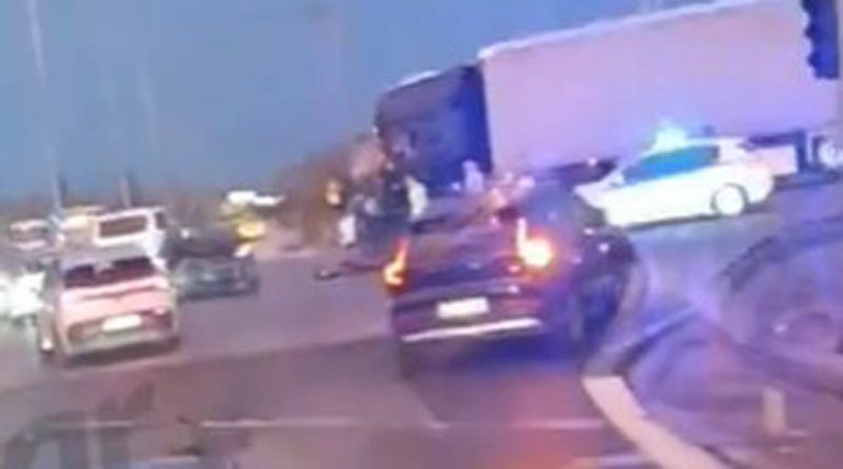 Τροχαίο ατύχημα στη Λ. Βάρης Κορωπίου – Εκτός λειτουργίας τα φανάρια! (βίντεο)