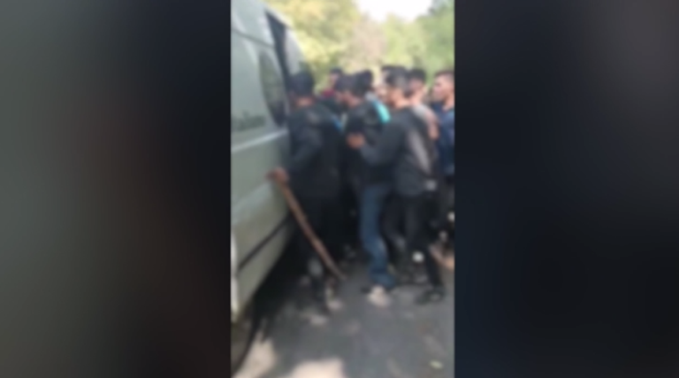 Βίντεο από τη μεταφορά παράνομων μεταναστών με κλεμμένο βαν από τον Έβρο