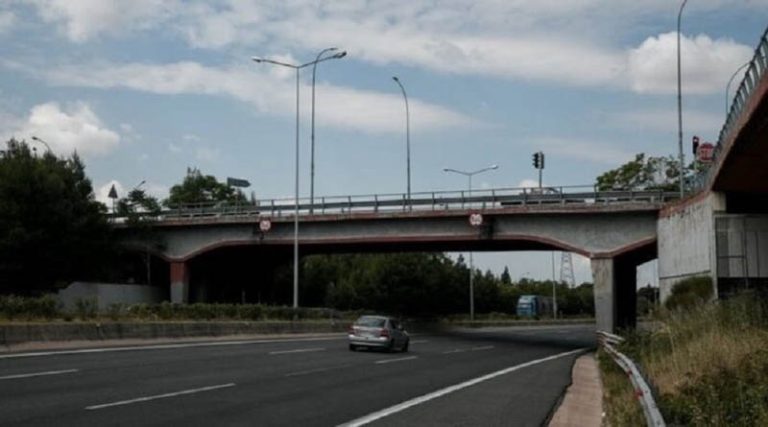Επανέρχεται η συζήτηση για πλευρικά διόδια σε Αγ. Στέφανο και Βαρυμπόμπη – Προς κατεδάφιση η γέφυρα