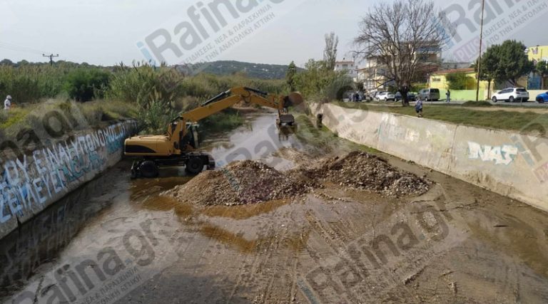 Ραφήνα: Ξεκίνησαν οι εργασίες καθαρισμού στο Μεγάλο Ρέμα – Τερζοπούλου: “Γελοία τα έργα και ο Κικίλιας” (φωτό & βίντεο)