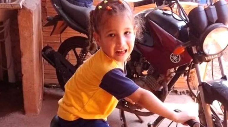 Τραγωδία: 3χρονο κοριτσάκι πέθανε από τσίμπημα σκορπιού – Μπήκε μέσα στα ρούχα της!