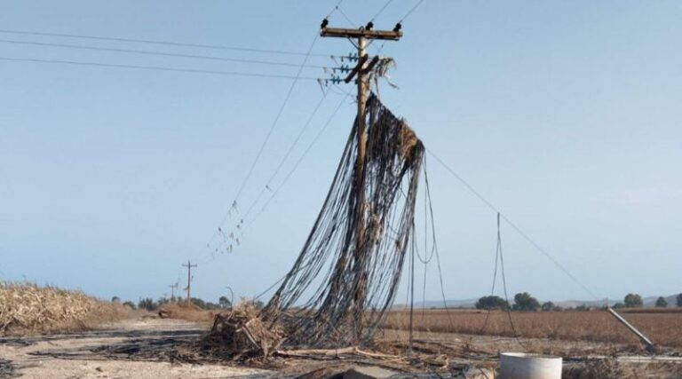 Οικολογική βόμβα τα κατεστραμμένα λάστιχα ποτίσματος στη Θεσσαλία