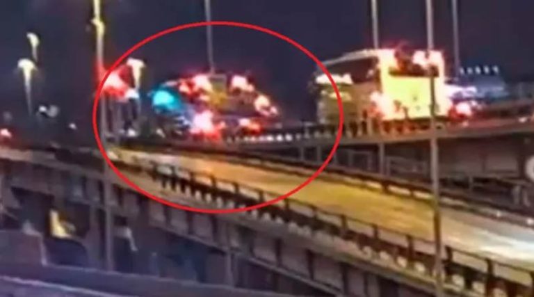 Η στιγμή που το λεωφορείο πέφτει από τη γέφυρα στη Βενετία – Βίντεο ντοκουμέντο