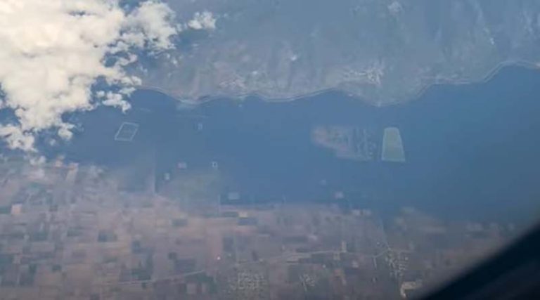 Δείτε πως έχει διαμορφωθεί η Λίμνη Κάρλα μετά την κακοκαιρία – Συγκλονιστικό βίντεο από τα 35.000 πόδια!