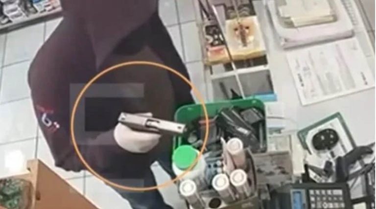 Βίντεο-ντοκουμέντο από ένοπλη ληστεία σε φαρμακείo