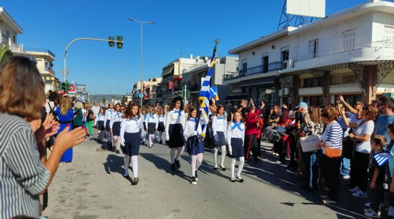 Με λαμπρότητα ο εορτασμός της 28ης Οκτωβρίου στο Δήμο Μαραθώνα (φωτό)
