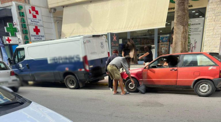Αρτέμιδα: Τροχαίο με όχημα… χρηματαποστολής! (φωτό)