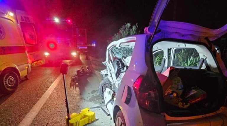 Αυτοκίνητο συγκρούστηκε με ταξί – Δύο τραυματίες – Σοκάρουν οι εικόνες από το σημείο του ατυχήματος