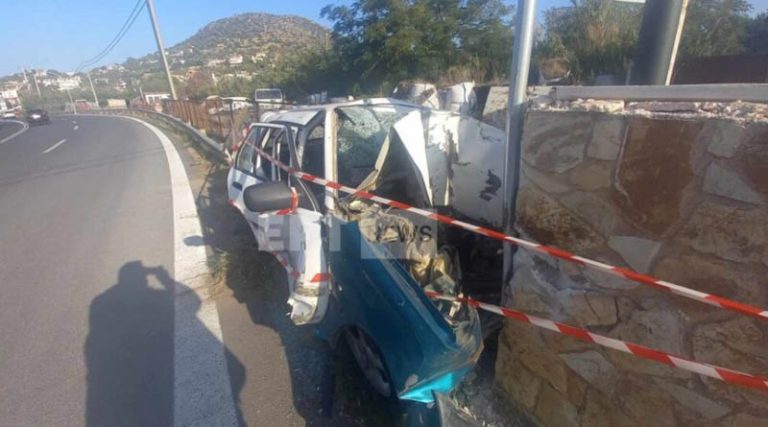 Σοκαριστικό τροχαίο: Αυτοκίνητο καρφώθηκε σε τοίχο στη Λεωφόρο Αθηνών Σουνίου! (φωτό & βίντεο)