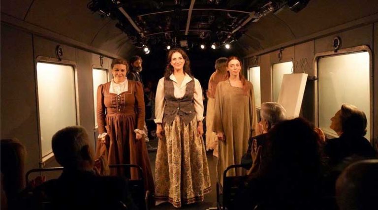 Ενθουσίασε το κοινό η θεατρική παράσταση “Κρυμμένες”, σε σκηνοθεσία της Τατιάνας Λύγαρη, στην επίσημη πρεμιέρα