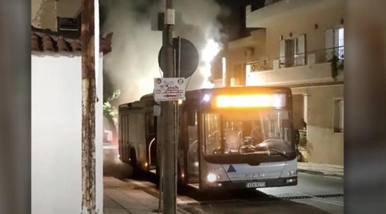 Πανικός τα ξημερώματα στην Παιανία: Αστικό λεωφορείο τυλίχθηκε στις φλόγες! (φωτό)