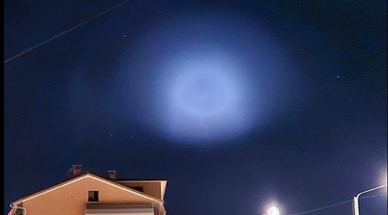 Μυστήριο με τεράστιο «φωτοστέφανο» που εμφανίστηκε στον ουρανό!