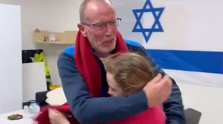 Πόλεμος στο Ισραήλ: Συγκινεί ο πατέρας της 9χρονης Έμιλι – Νόμιζε πως ήταν όμηρος ένα χρόνο