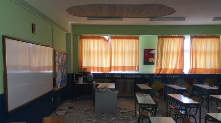Έπεσαν σοβάδες σε αίθουσα δημοτικού σχολείου – “Θα είχαμε θρηνήσει τουλάχιστον 5-6 παιδιά”
