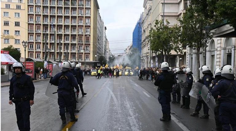 Συγκέντρωση διαμαρτυρίας έξω από το υπουργείο Οικονομικών – Κλειστές οι Σταδίου και Φιλελλήνων