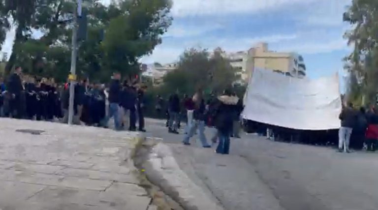 Σύνοδος Πρυτάνεων στο Καβούρι: Διαμαρτυρία φοιτητών – Ποιοι δρόμοι έχουν κλείσει