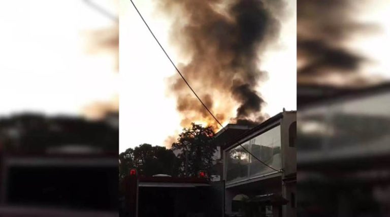 Φωτιά σε διαμερίσματα σε Νέα Σμύρνη και Βριλήσσια – Απεγκλωβίστηκαν δύο άτομα (φωτό & βίντεο)