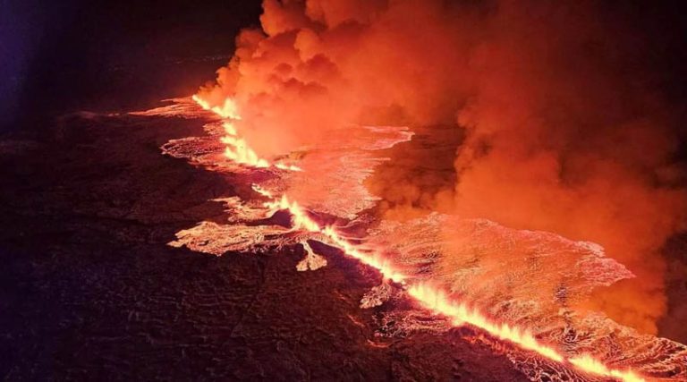 Σκηνικό αποκάλυψης στην Ισλανδία – Έκρηξη ηφαιστείου με ποτάμια λάβας κοντά στο Ρέικιαβικ (φωτό & βίντεο)