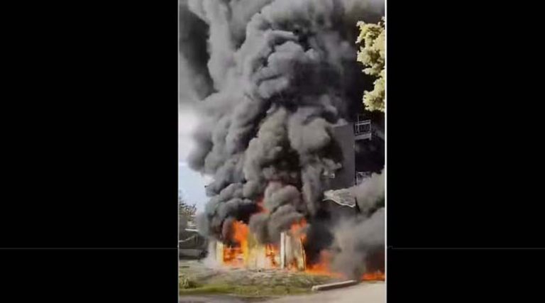 Τραγωδία: Πήγε να σβήσει φωτιά στο σπίτι του γείτονα και πέθανε από τον καπνό! (βίντεο)