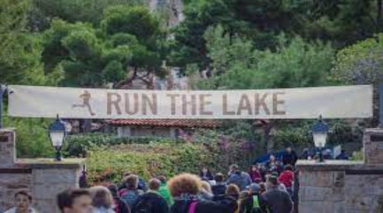 Βουλιαγμένη: Aψήφισαν το κρύο 4.200 δρομείς και έλαβαν μέρος στον αγώνα “Run The Lake Vouliagmeni” (βίντεο)