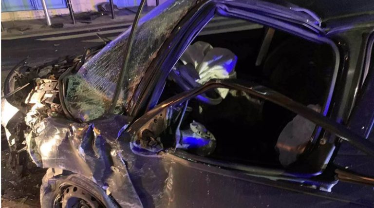 Αυτοκίνητο πέρασε με κόκκινο και έπεσε πάνω σε λεωφορείο – Δύο γυναίκες τραυματίες (βίντεο)