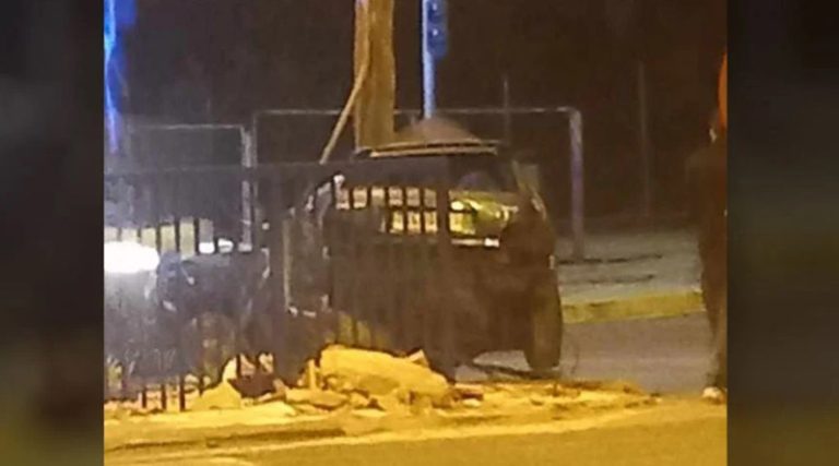 Σοκαριστικές εικόνες από το σημείο του τροχαίου με τους δυο νεκρούς 18 & 17 ετών- «Το αυτοκίνητο είχε κοπεί στα δύο»
