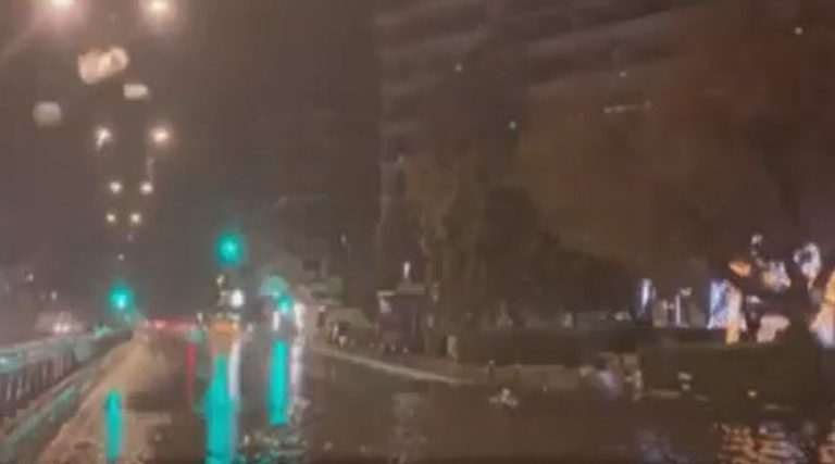 Καιρός: Καταιγίδες μέχρι το απόγευμα στην Αττική  – Επικαιροποιήθηκε το έκτακτο δελτίο – Πλημμύρισαν δρόμοι (βίντεο)