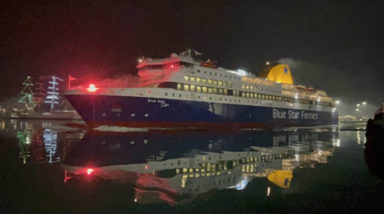 Το Blue Star Delos έκανε ποδαρικό στο λιμάνι του Πειραιά (βίντεο)