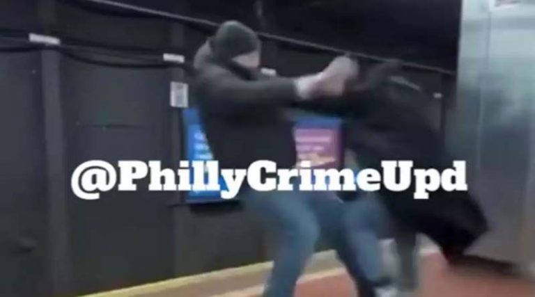 Σοκαριστικό βίντεο με δολοφονία στις γραμμές του μετρό – Τον πέταξε στις γραμμές και τον πάτησε ο συρμός