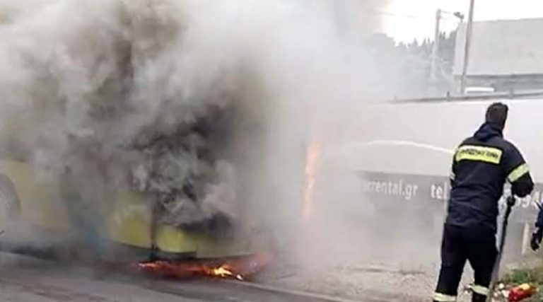 Κορωπί: Η στιγμή που το λεωφορείο τυλίγεται στις φλόγες στη Λ. Λαυρίου – Τρομακτικό βίντεο!