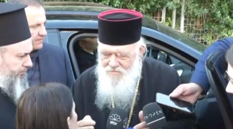 Στη Νέα Μάκρη ο Αρχιεπίσκοπος Ιερώνυμος  – “Θα μπορούσε να γίνει δημοψήφισμα για τα ομόφυλα ζευγάρια” (βίντεο)