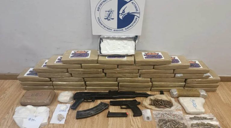 Κορωπί: Βρήκαν σε σπίτι 45 κιλά κοκαΐνης, καλάσνικοφ, πιστόλι & 149 φυσίγγια- Χειροπέδες σε έναν 45χρονο! (φωτό & βίντεο)