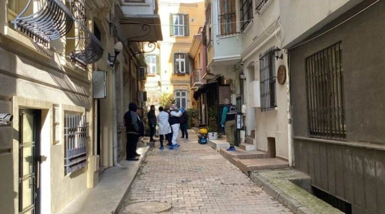 Μυστήριο με 31χρονη Ελληνίδα που βρέθηκε αναίσθητη δίπλα στον νεκρό Νορβηγό σύντροφο της στην Κωνσταντινούπολη